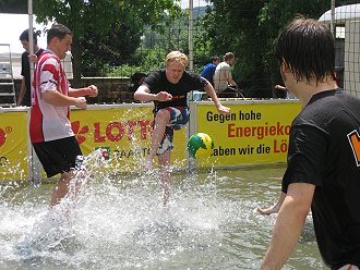 Aqua-Soccer - nichts für Wasserscheue!